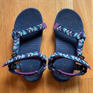 Kids Teva Hurricane sandals in like new condition